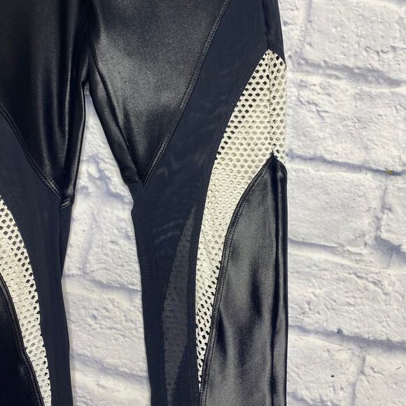 Koral Leggings in Black and White - Picture 3 of 6